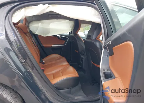 2013 Volvo S60 T5 z USA, uszkodzony, nr VIN YV1612FS4D2227482